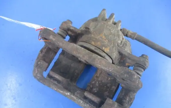 Mitsubishi Space Star Front brake caliper