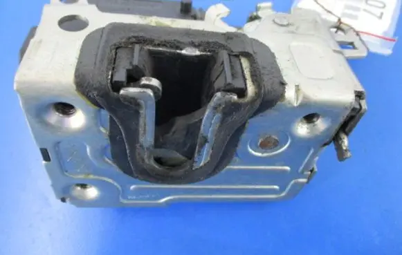 Dacia Sandero Rear door lock 8200735240