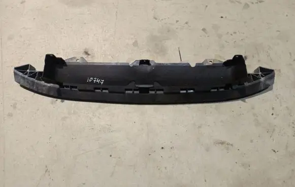 Front bumper mounting bracket