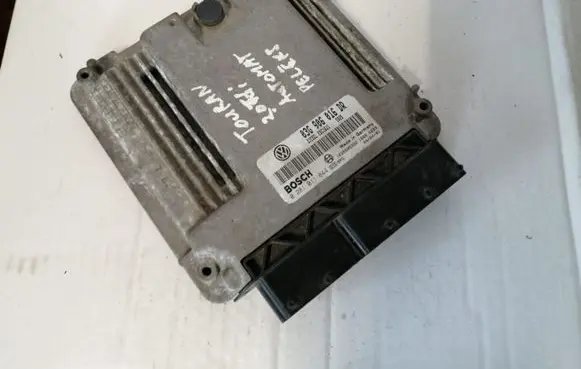 Volkswagen Touran I Engine control unit/module 03G906016DR 0281011844 1039S05322