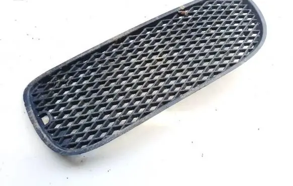 Skoda Octavia Mk1 (1U) Front bumper lower grill 1u0807367