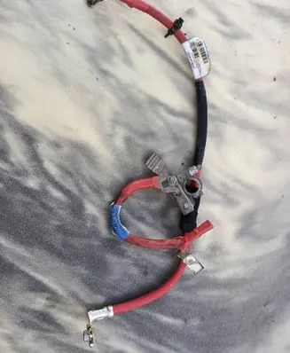 Opel Vivaro Positive cable (battery) 240809677R