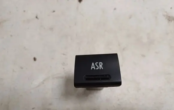 Traction control (ASR) switch