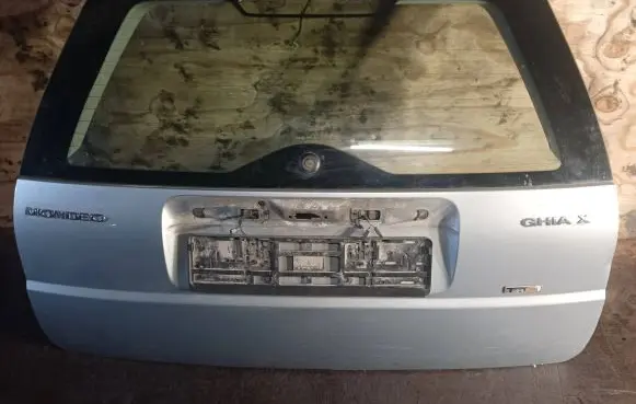 Ford Mondeo Mk III Tailgate/trunk/boot lid