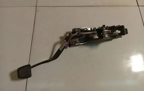 Toyota Auris 150 Brake pedal