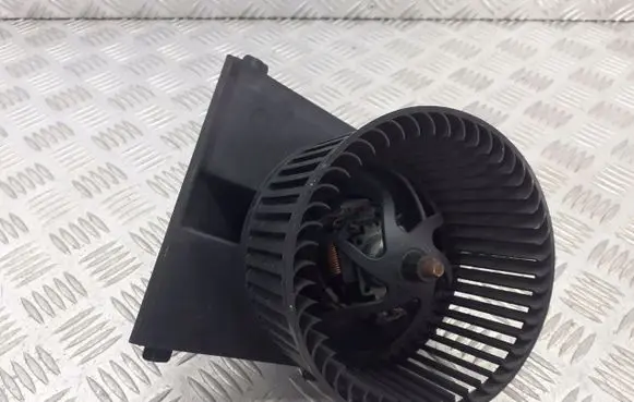 Skoda Octavia Mk1 (1U) Front door blower motor F667325R
