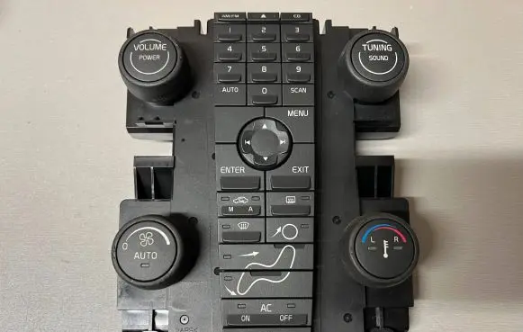 Volvo V50 Climate control unit 8697155 04W51T J9203