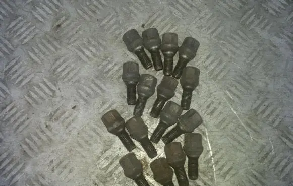 Nuts/bolts