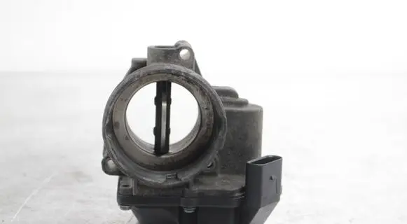 Volkswagen Golf V Throttle valve 03G128063A