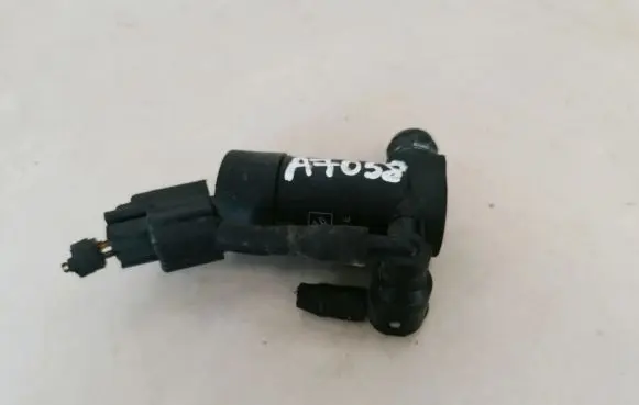 Volvo V50 Windscreen/windshield washer pump 1s7117k624fe
