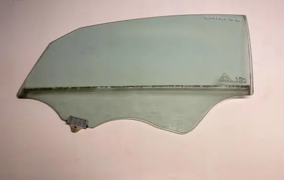 KIA Carens III Front windscreen/windshield window 