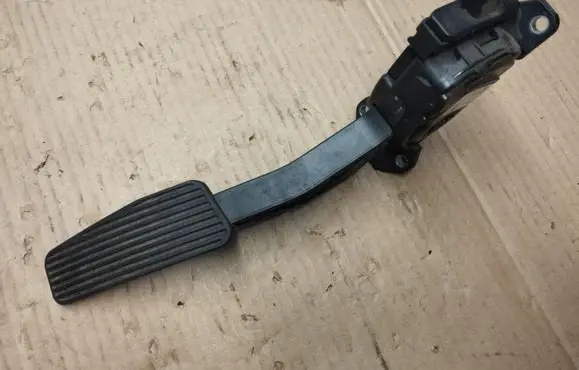 Chrysler Voyager Accelerator throttle pedal 05281225AA