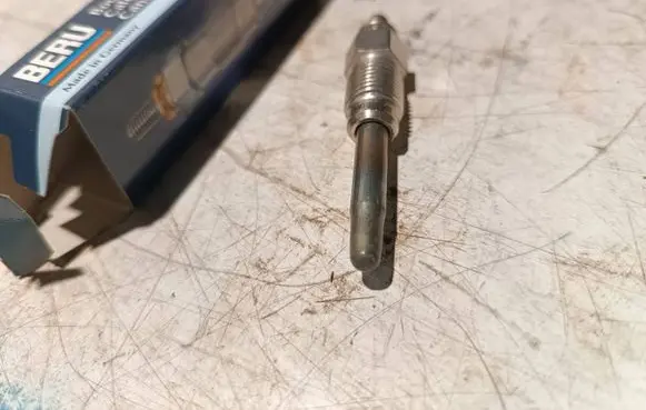 Renault Megane II Glow plug 0100226253