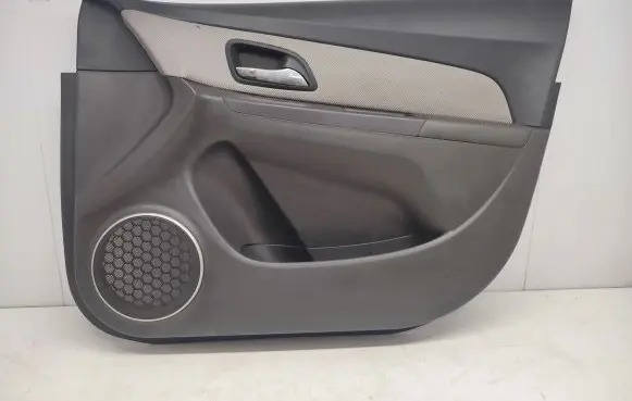 Chevrolet Cruze Front door card panel trim 96957316