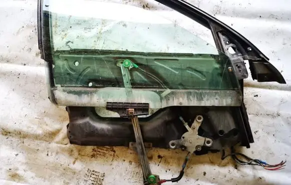 Audi A6 S6 C4 4A Front door window/glass frame 