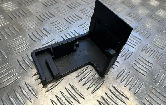 BMW 3 G20 G21 Battery box tray cover/lid 6844137 12509810