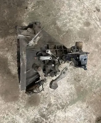 Manual 5 speed gearbox