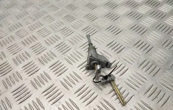 Hyundai i40 Front door lock (next to the handle) 