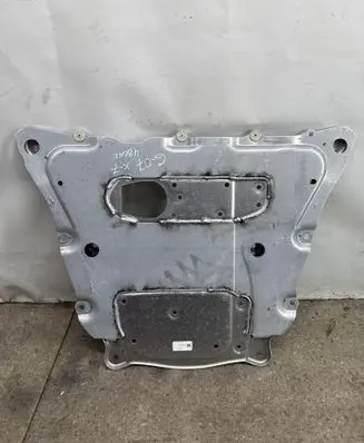 BMW X7 G07 Engine splash shield/under tray 6862071
