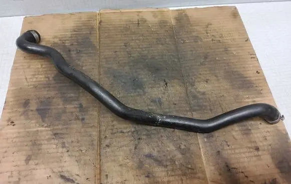 Volvo V70 Engine coolant pipe/hose
