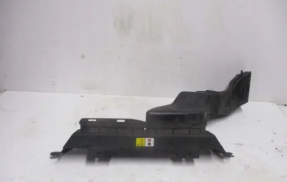 BMW 2 Active Tourer U06 Intercooler air guide/duct channel J8A29H722AB