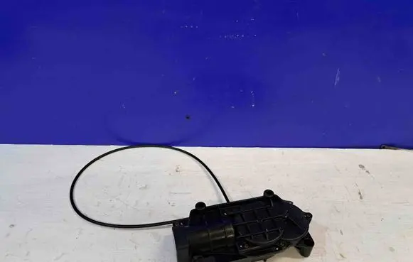 Chevrolet Tahoe Coupe door lock (next to the handle) L0075767 894256