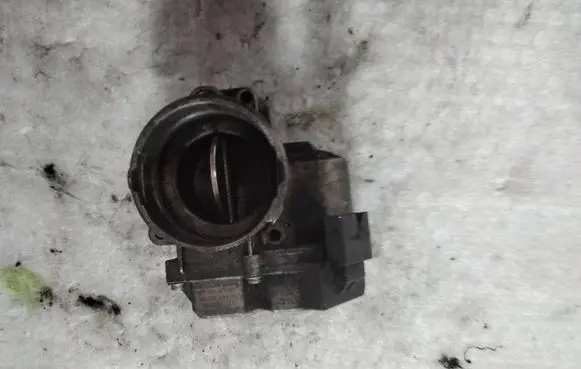 Volkswagen Touran I Throttle valve