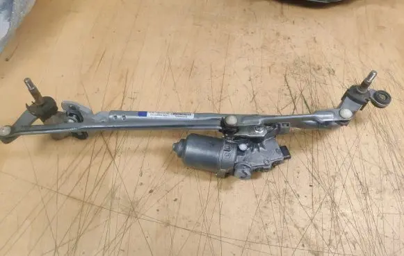 BMW X5 F15 Front wiper linkage and motor 729265408 7292654