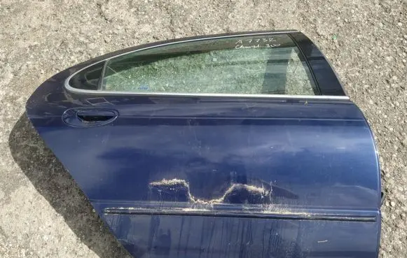 Chrysler 300M Rear door melynos