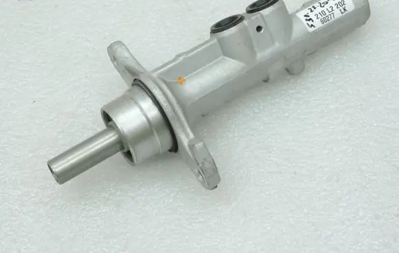 Opel Vivaro Master brake cylinder 95518306 4423335