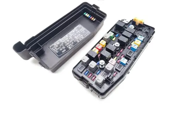 Opel Insignia B Fuse module 95202899