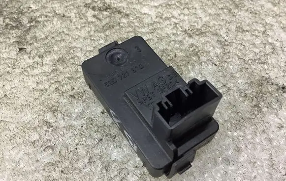 Volkswagen PASSAT B8 Clutch pedal sensor 5Q0927810 A100320O