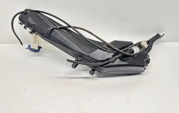 Windshield washer fluid reservoir/tank