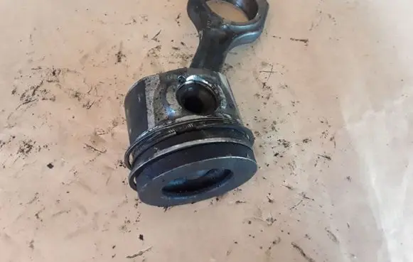 Citroen C3 Picasso Piston with connecting rod 619