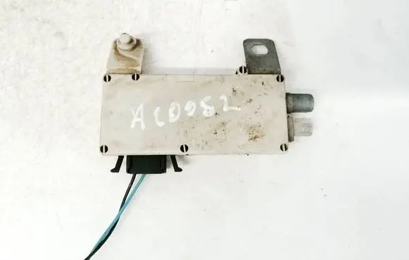 Mercedes-Benz E W210 Antenna control unit 2108200589