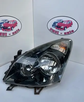 Toyota Corolla Verso AR10 Headlight/headlamp P7106L