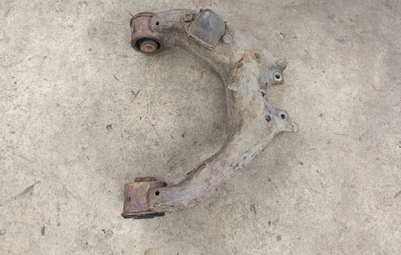Mitsubishi L200 Front control arm