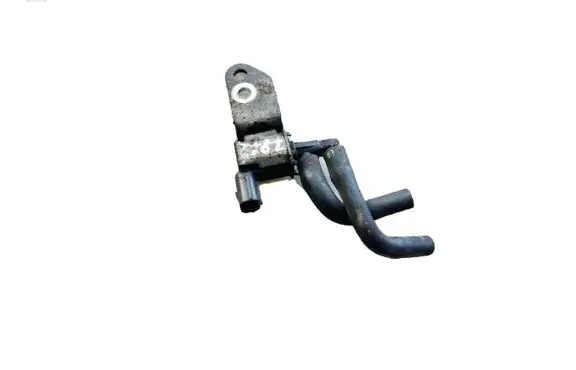 Subaru Legacy Valve vacuum k5t82179