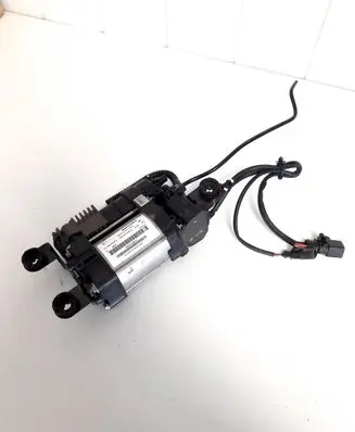 Porsche Macan (95B) Air suspension compressor/pump 95B616006G 15150002023
