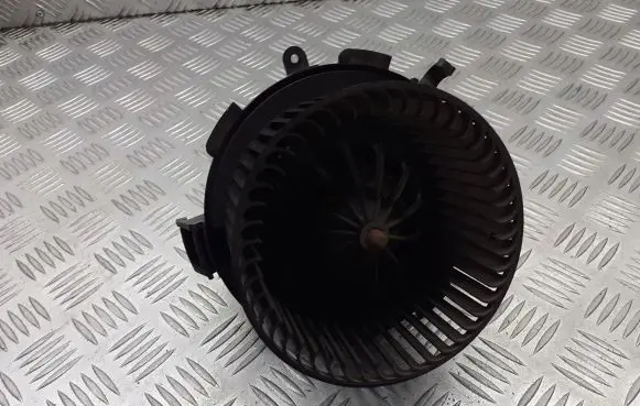 Opel Zafira B Front door blower motor D8087000