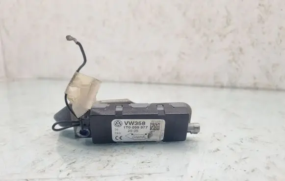 Volkswagen Touran I Antenna control unit 1T0035577