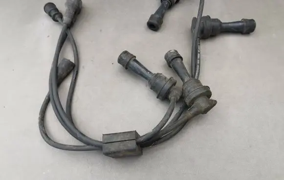 Hyundai Lantra II High voltage cable 
