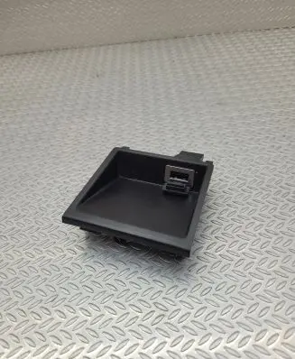 Volvo V40 USB socket connector 31306768