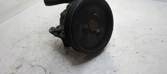 Mercedes-Benz E W211 Power steering pump mounting bracket A004661301