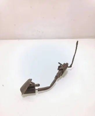 Windshield washer spray nozzle