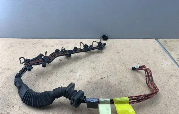 BMW 7 E65 E66 Fuel injector wires 7788832 12517788832 12517796821