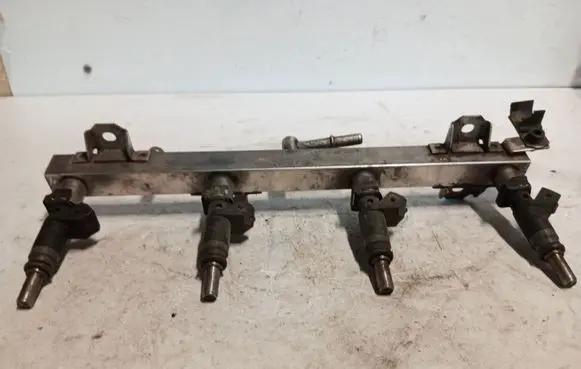 BMW 3 E90 E91 Fuel injector supply line/pipe 7506158