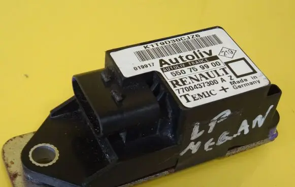 Renault Megane I Airbag deployment crash/impact sensor 7700437300AZ 550759900