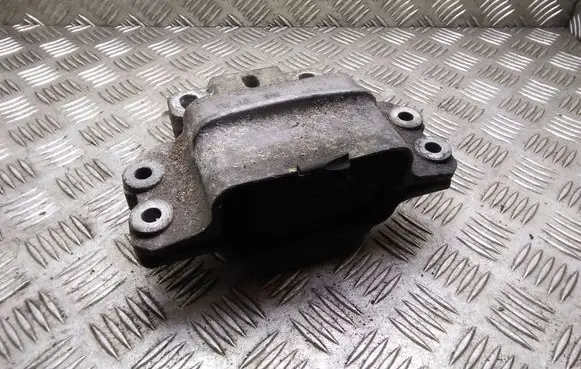 Skoda Octavia Mk2 (1Z) Engine mount bracket 1K0199555