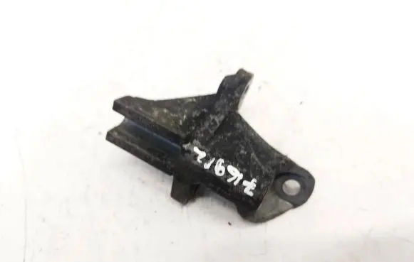 Engine mounting bracket